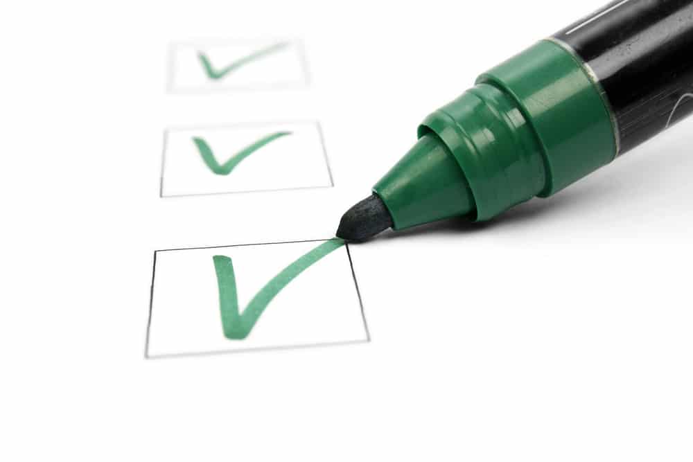 Green checkmarks on a checklist showing action steps after domestic violence in Florida accusation